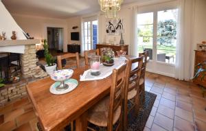 Maisons de vacances Stunning Home In Morieres-Les-Avignon : photos des chambres