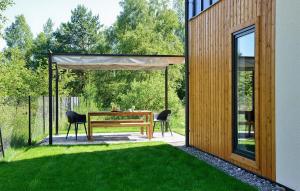 Beautiful Home In Bialogora With Wifi