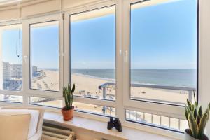 LECOMTE - The Shoreline 131