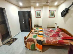 Ebony Room - Comfortable Suite