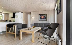 Awesome Home In Løgstør With Wifi