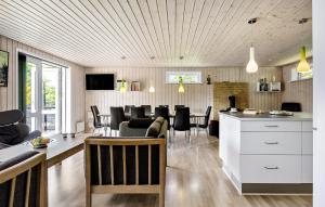 Awesome Home In Løgstør With Wifi