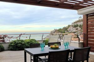 Appartamento con 2 Camere da Letto, Terrazza e Vista Mare