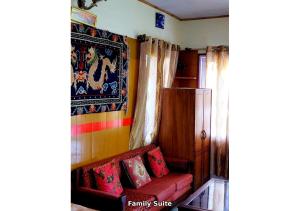 Himvadi Resorts Kausani
