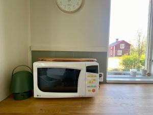 Cosy Home with River Views, Sauna & Gym