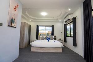 3 Bed 3 Bath Villa 400m to Beach