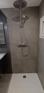 Appartements Appartement T5 meuble 110 m2 neuf proche centre ville : photos des chambres