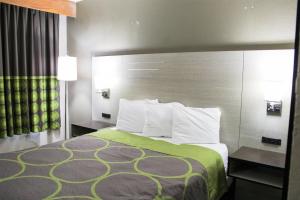 Queen Room - Non-Smoking room in Super 8 by Wyndham Athens