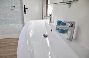 Maisons de vacances Maison 11p au calme avec clim et piscine : photos des chambres