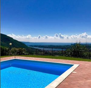 SANDS Apartment with lake view garden and pool