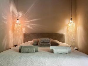 SANDS Apartment with lake view garden and pool