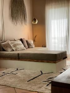 SANDS Apartment with lake view garden and pool