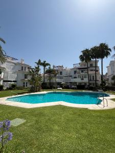 Beach Apartment - Sleeps 6 Pool & Private Terrace