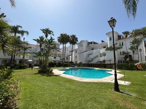 Beach Apartment - Sleeps 6 Pool & Private Terrace
