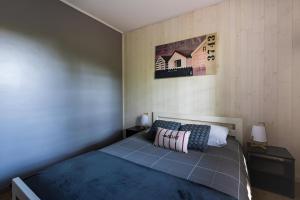 Maison familiale avec piscine au Cap Ferret Gîte chaleureux 5 chambres idéal pour familles avec enfants Proche plages pistes cyclables et forêt Calme confort et nature pour des vacances inoubliables proche Arcachon