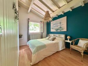 Maisons de vacances Maison familiale avec piscine au Cap Ferret Gite chaleureux 5 chambres ideal pour familles avec enfants Proche plages pistes cyclables et foret Calme confort et nature pour des vacances inoubliables proche Arcachon : photos des chambres