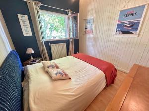 Maison familiale avec piscine au Cap Ferret Gîte chaleureux 5 chambres idéal pour familles avec enfants Proche plages pistes cyclables et forêt Calme confort et nature pour des vacances inoubliables proche Arcachon