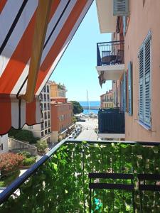 Port de Nice-charmant appartement bucolique ! vue port