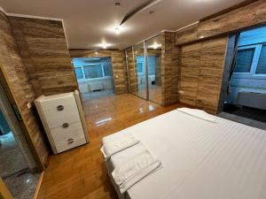 Sea Breeze Residence - 3BR , 200m from beach