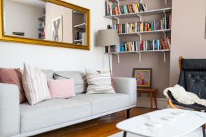 Stylish Boutique Apartment near Tufnell Park Station, 2 Spacious Bedrooms, Residential Area with Easy Access to Central London