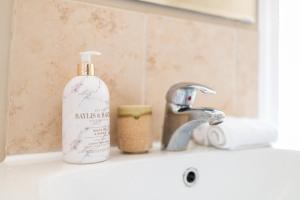 Stylish Boutique Apartment near Tufnell Park Station, 2 Spacious Bedrooms, Residential Area with Easy Access to Central London