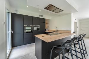 Villas Villa climatisee avec piscine et stationnements : photos des chambres