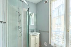 Bright apartment in the heart of Paris - Welkeys