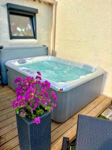 Petit Havre de Paix avec Jacuzzi Luxe & Jardin Privatif Zen