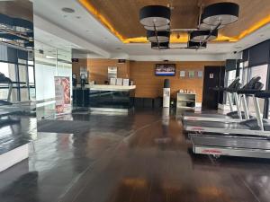 Sunset View 1 BR with balcony FREE Pool&Gym Access