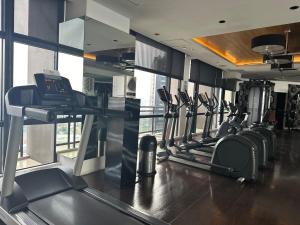 Sunset View 1 BR with balcony FREE Pool&Gym Access