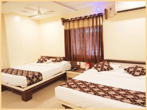 SHIRDI Hotel Sai Bala G Near Shri Sai Baba Temple - Fully Air Conditioned & Well Decorated Rooms - #Restaurant #Lift #Wi-fi #Parking Facilities - A Premium Hotel In SHIRDI