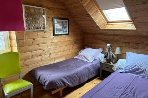 Pretty cottage with Wifi by the sea