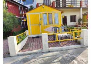 Himvadi Resorts Kausani