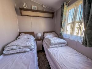 Lovely 8 Berth Caravan In Norfolk At Haven Hopton Holiday Park Ref 80055T