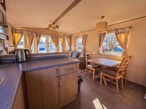 Fantastic Caravan With Decking At Haven Hopton Holiday Park Ref 80069G