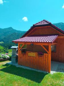 POČITNIŠKA HIŠKA LASTOVKA