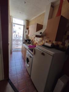 T2 sur la place du village proche Mer et Montpellier