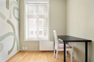 4-Bedroom Apartment with Balcony