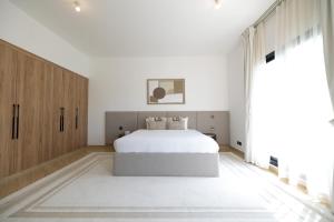 Designer Furnished Villa with Luxury Finishes in Springs 14