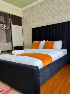 Executive elegantly furnished three bedroom apartment withmodern facilities ,modern swimming pool ,fully equipped gym,children playground and close proximity to major shopping centers and gourmet restaurants