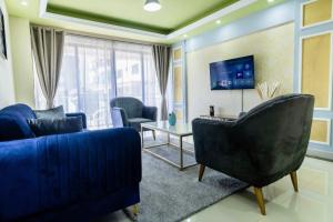 Executive elegantly furnished three bedroom apartment withmodern facilities ,modern swimming pool ,fully equipped gym,children playground and close proximity to major shopping centers and gourmet restaurants