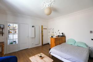 Appartements Bright studio 10 minutes by subway from Paris : Studio