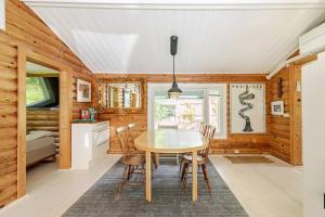 Hirsimökki kansallispuistossa