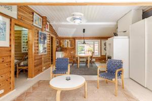 Hirsimökki kansallispuistossa