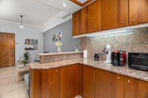 Adigonis Apartment next to the metro station