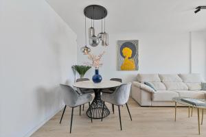 One 80 within walking distance to the sea