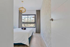 One 80 within walking distance to the sea