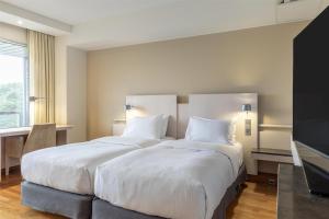 Twin Guest Room with Balcony room in Hilton Helsinki Kalastajatorppa