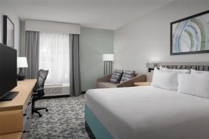 King Room with Sofa Bed room in Hilton Garden Inn Huntsville/Space Center