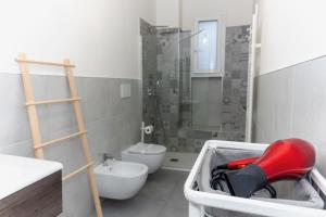 RobertONE Guest House